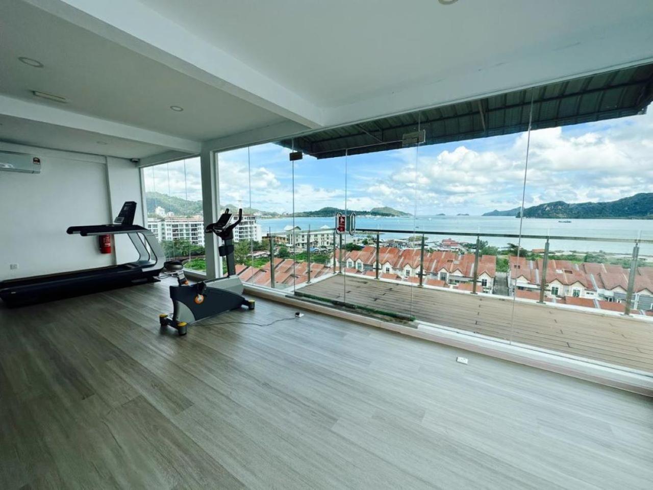 Maya Seaview Families Suite Apartment + Sky Pool Kuah Dış mekan fotoğraf