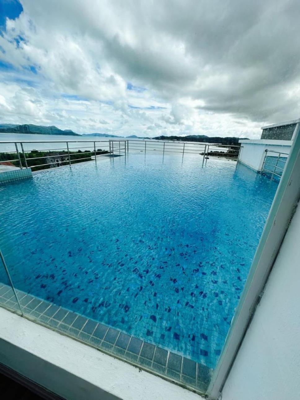 Maya Seaview Families Suite Apartment + Sky Pool Kuah Dış mekan fotoğraf